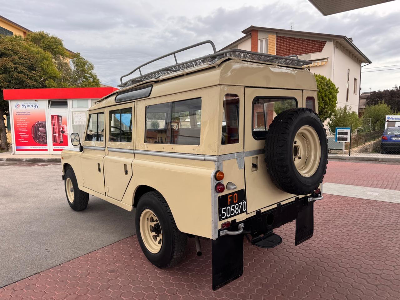 Land Rover Defender 109D