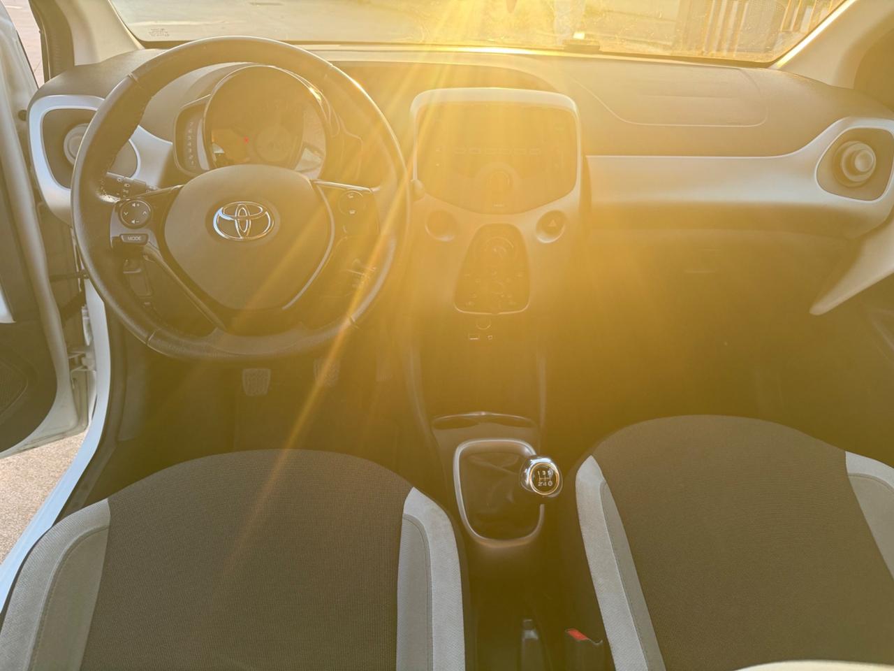 Toyota Aygo 1.0 VVT-i 69 CV 5 porte x-play