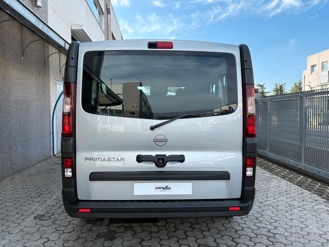 9 POSTI Nissan Primastar 2.0 dCi 150CV Aut PC-TN Bus N-Connecta