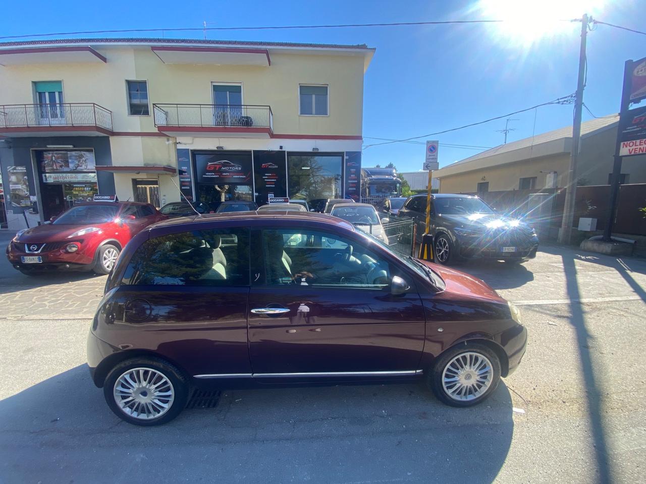 Lancia Ypsilon 1.3 MJT 75 CV Modamilano