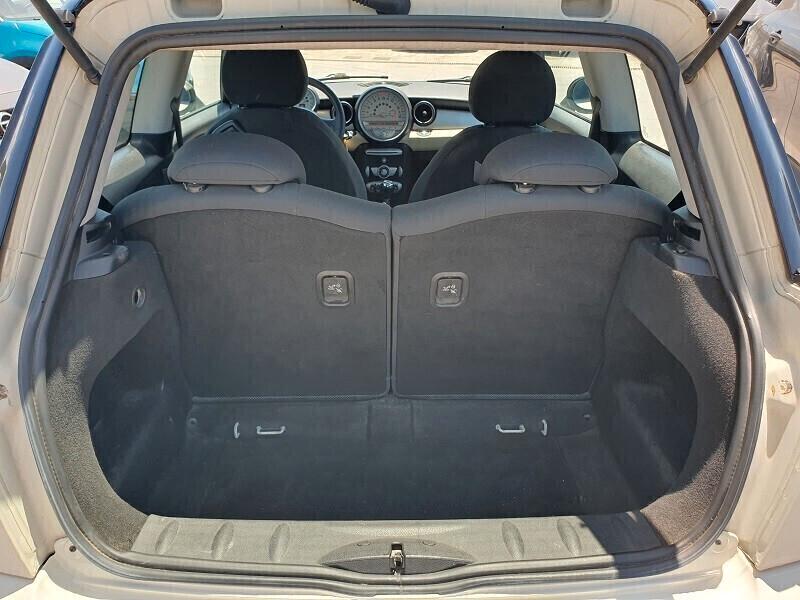 MINI Cooper D 1.6D 16V 110CV DPF PER NEOPATENTATI