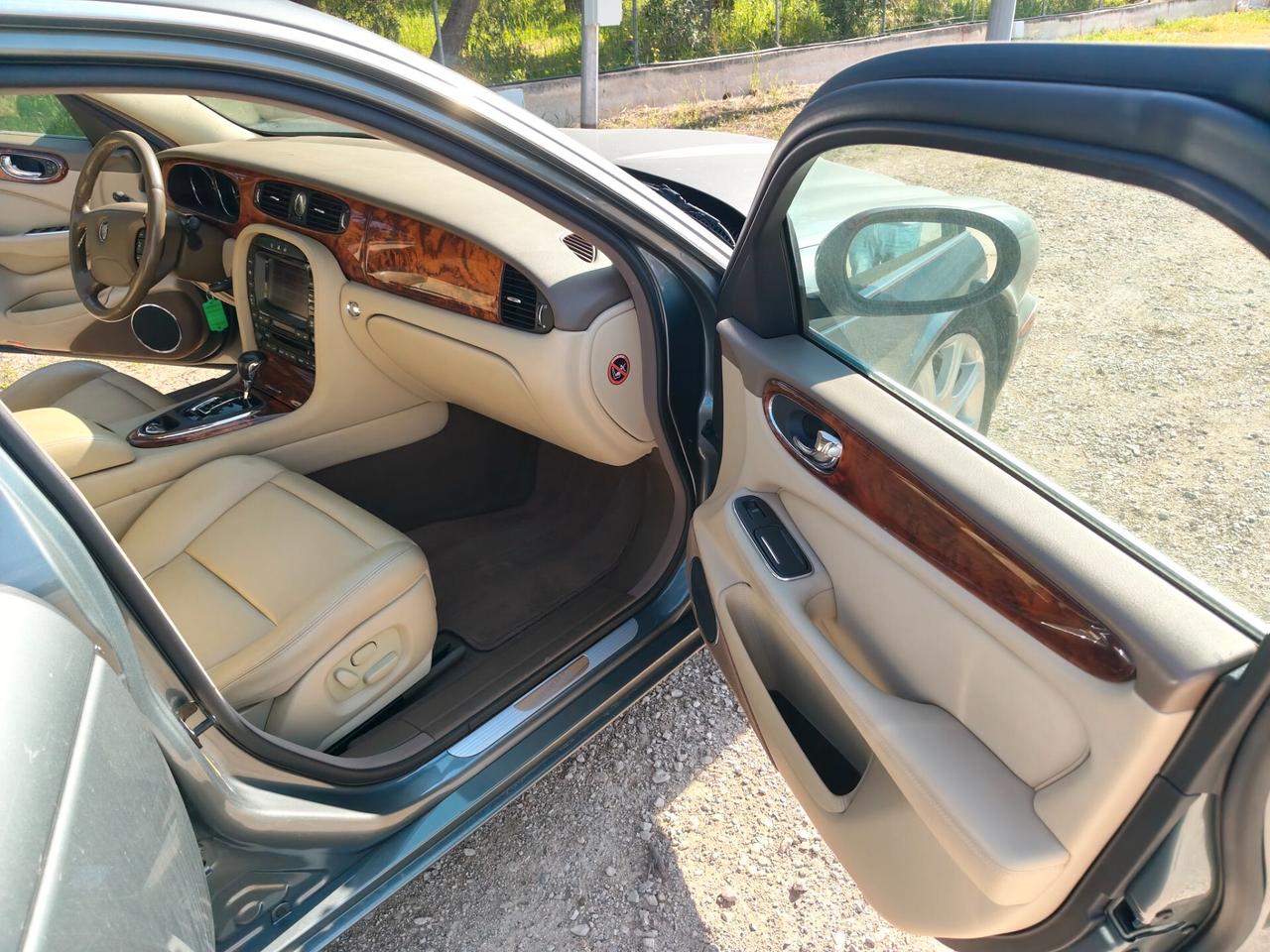 Jaguar XJ 2.7 D V6 cat Executive