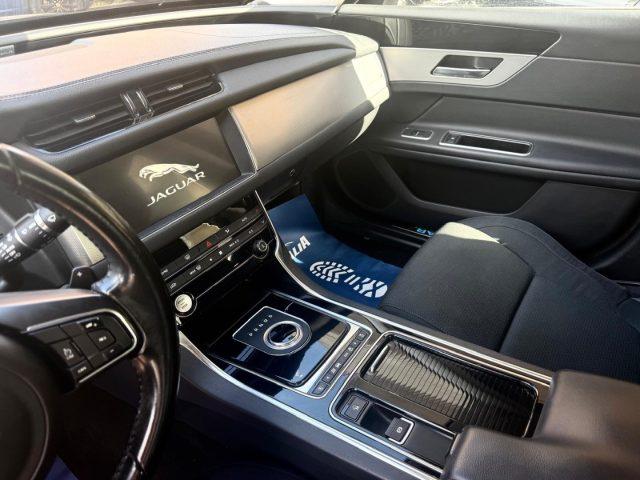 JAGUAR XF 2.0 D 180 CV aut. Pure