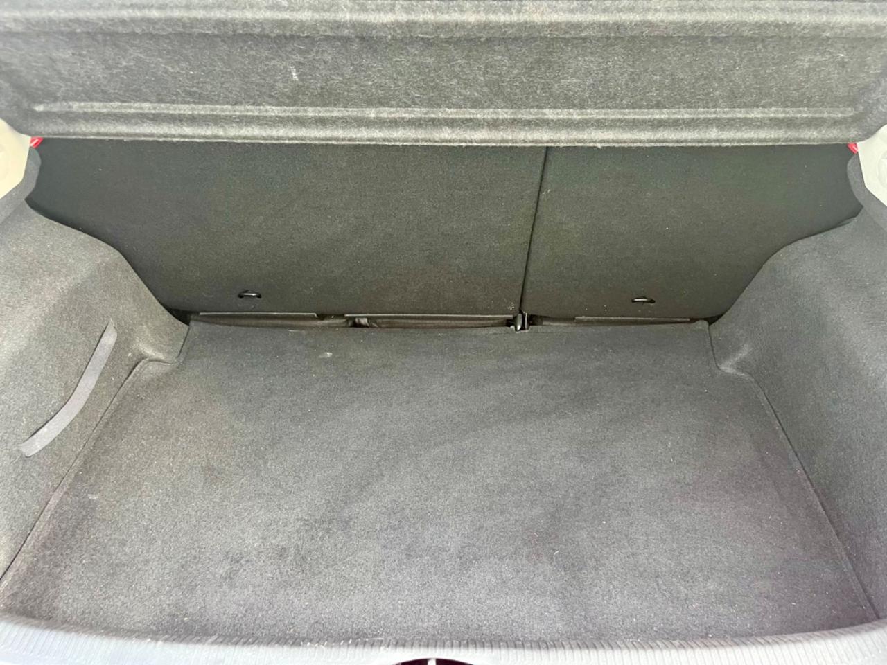 Peugeot 207 Plus 1.4hdi 106.000km 2013 3 porte per neopatentati