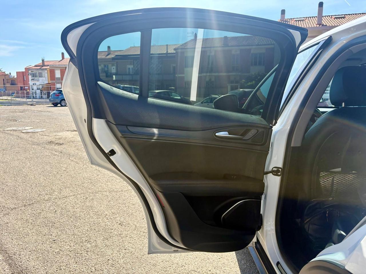 Alfa Romeo Stelvio Executive 2.2 #10521