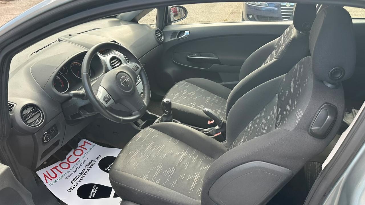 Opel Corsa 1.2 3 porte b-color