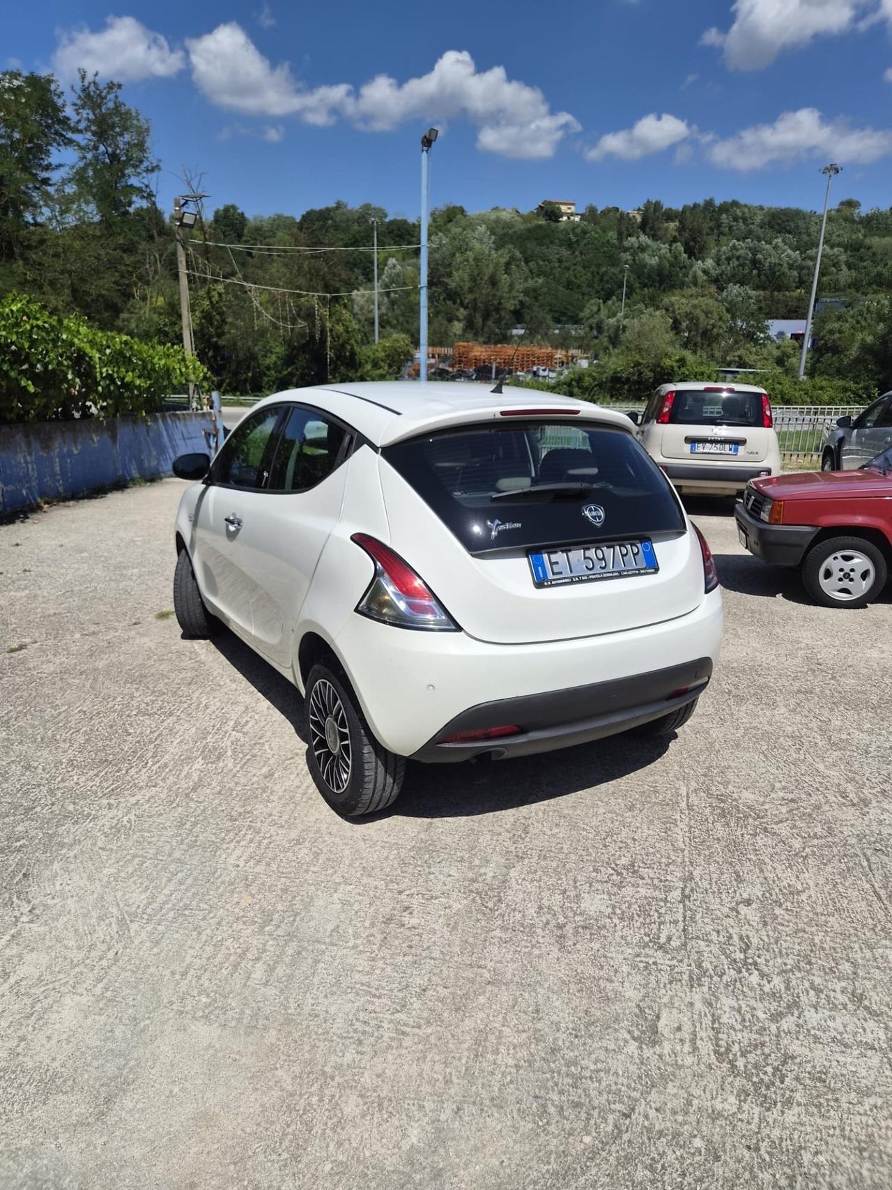 Lancia Ypsilon 0.9 TwinAir 85 CV 5 porte S&S Silver