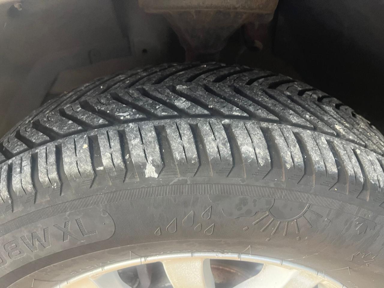 XUV500 2.2 16V FWD W8 (7 POSTI)