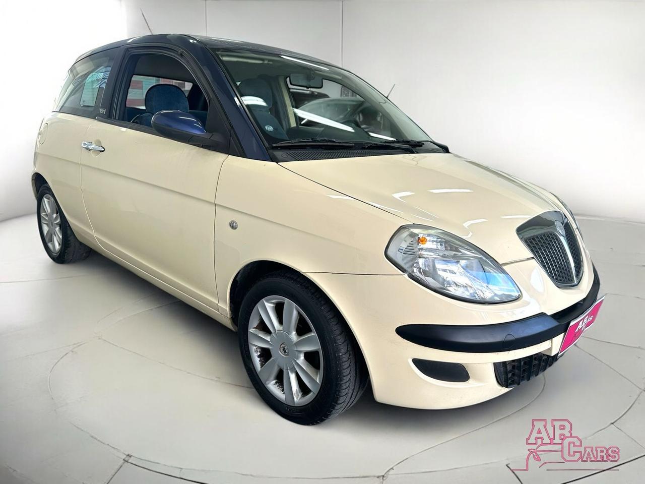 Lancia Ypsilon 1.2 Argento NEOPATENTATI