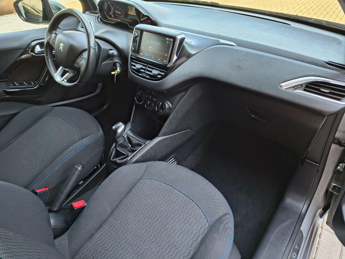 PEUGEOT - 208 - PureTech 82 5p. Touch