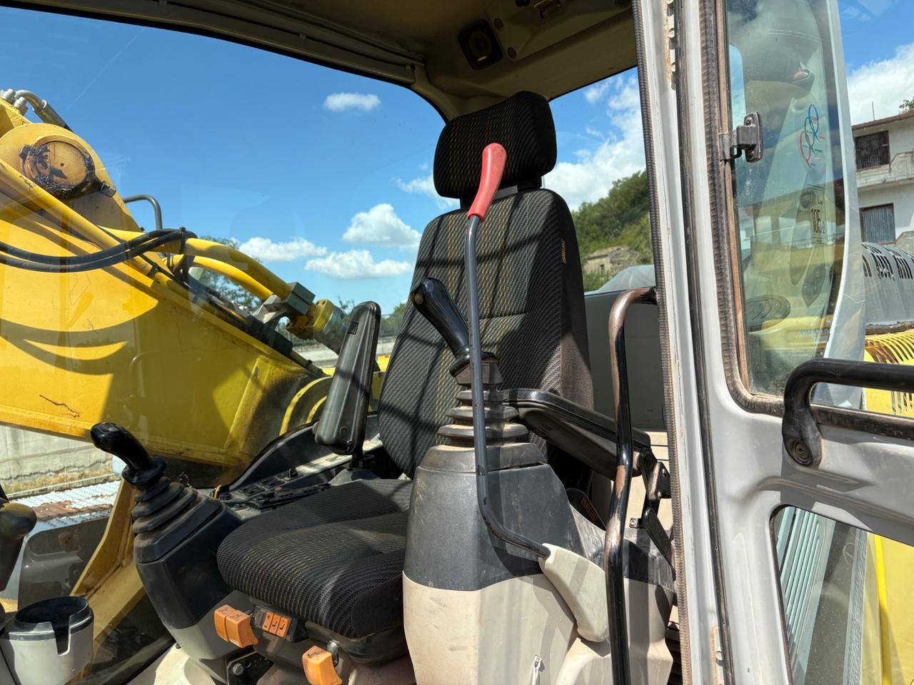 Escavatore New Holland E385B