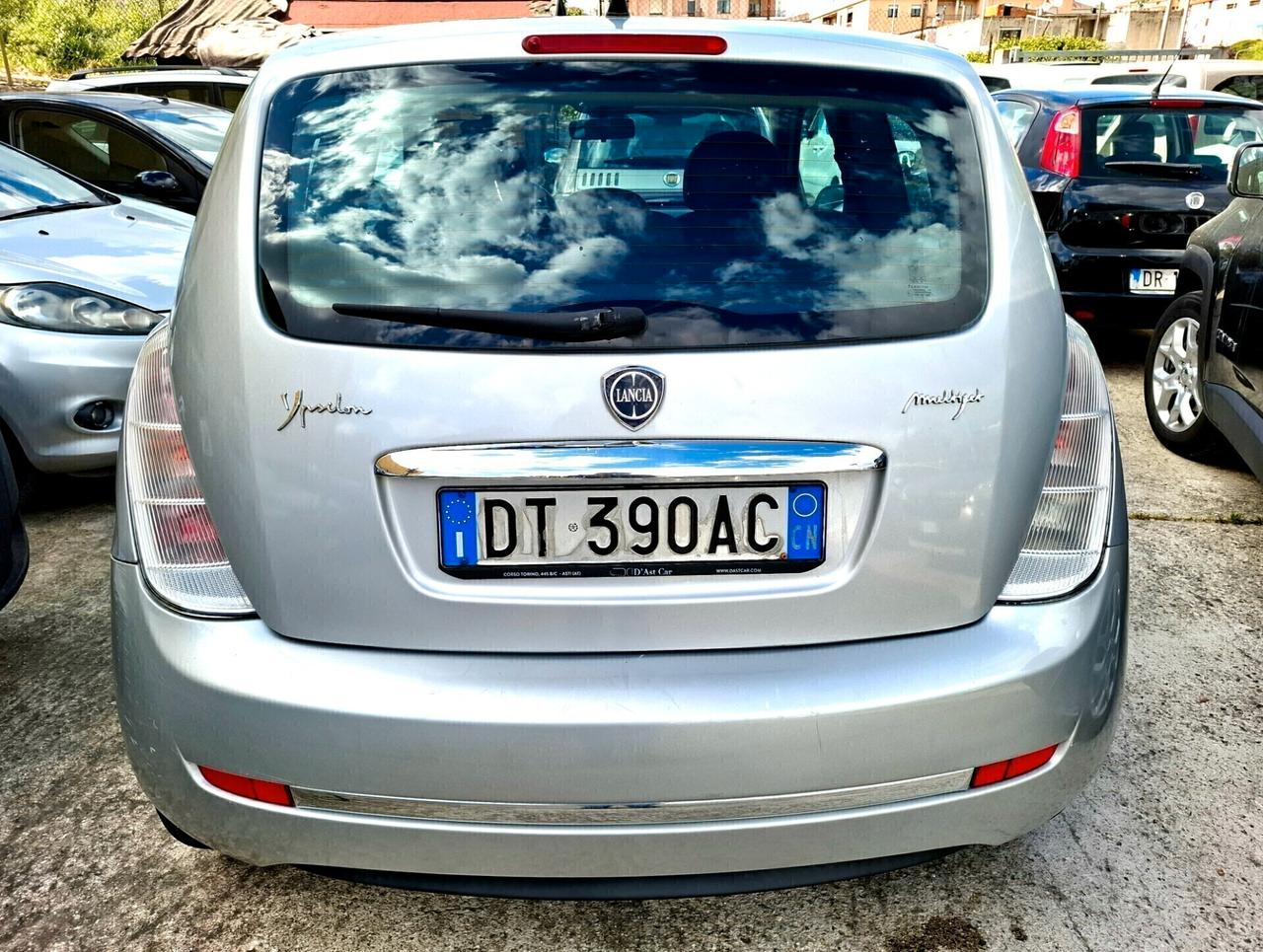 Lancia Ypsilon 1.3 MJT 75 CV neopatentati