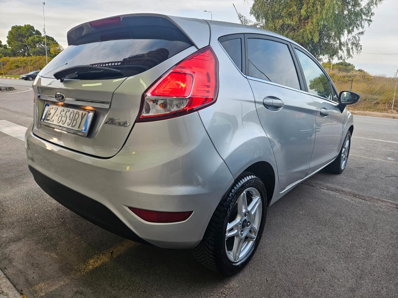 Ford Fiesta 5p. 1.4 BENZ/GPL Titanium 95cv