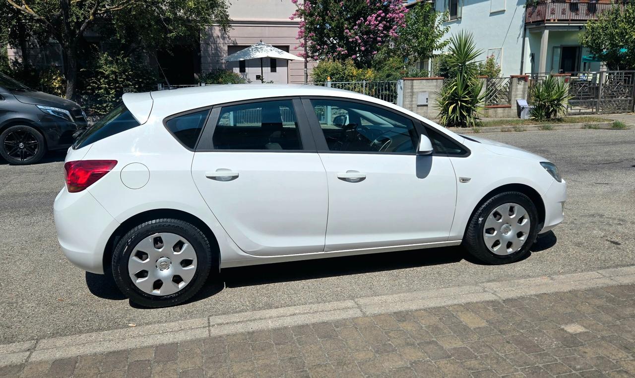 Opel Astra 1.4 16V Twinport 5 porte Enjoy
