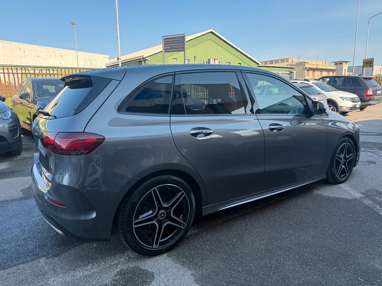 Mercedes-Benz B 180 AMG Line Premium Plus auto (SERVICE IN MERCEDES)