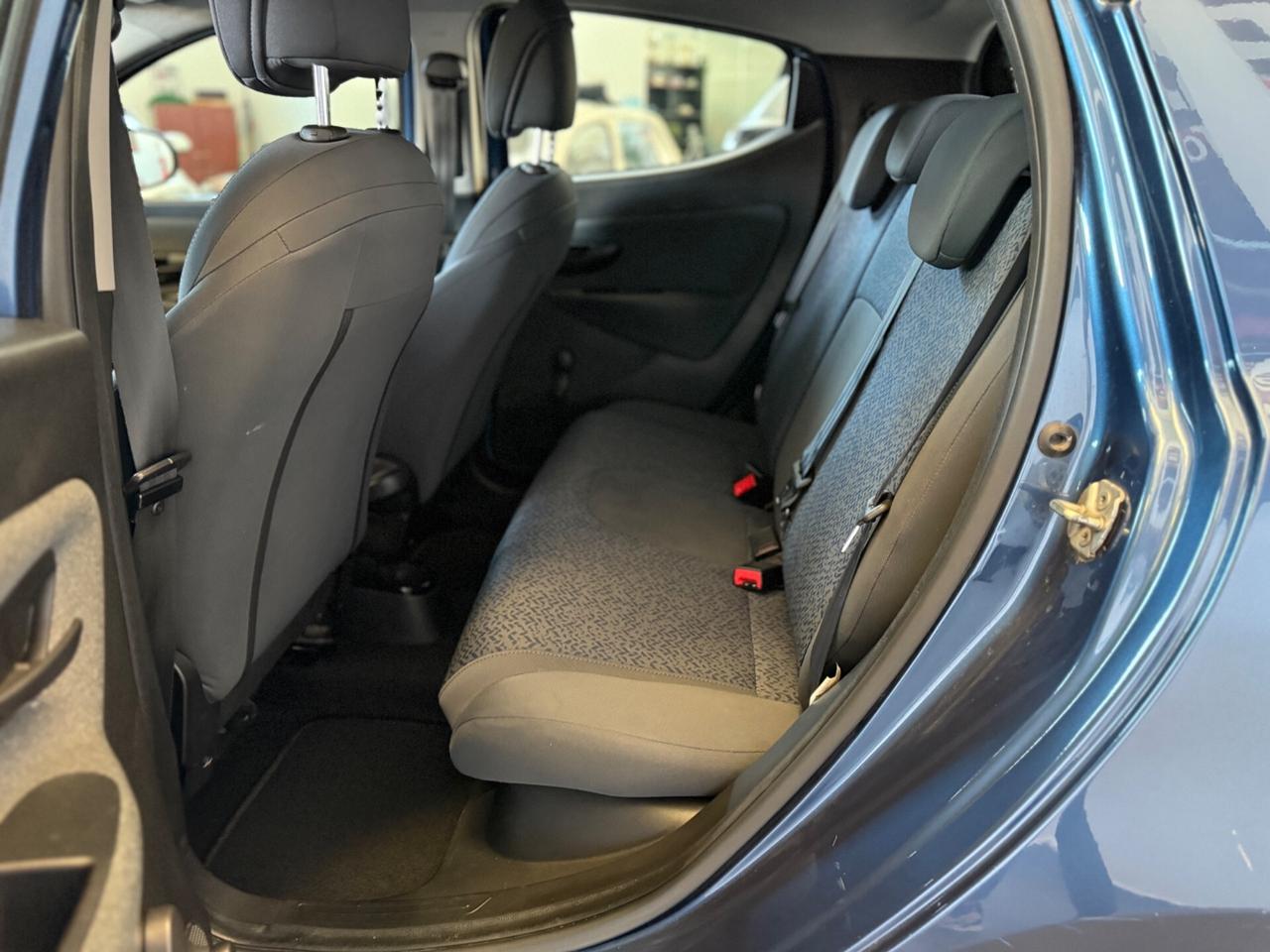 Lancia Ypsilon 1.0 FireFly S&S Hybrid Ecochic Silver