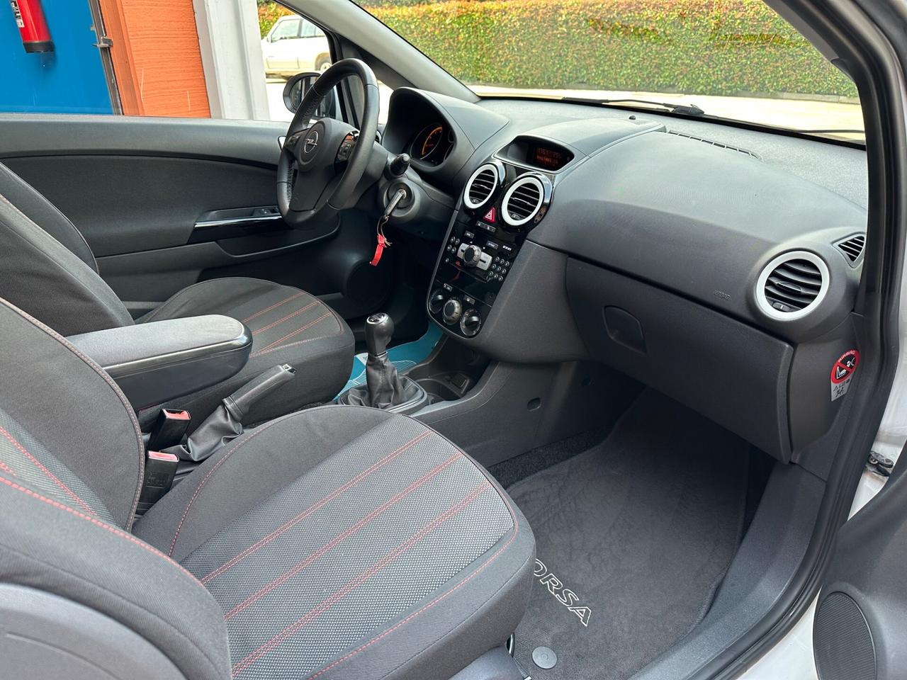 Opel Corsa 1.4 100cv OK NEOPATENTATO