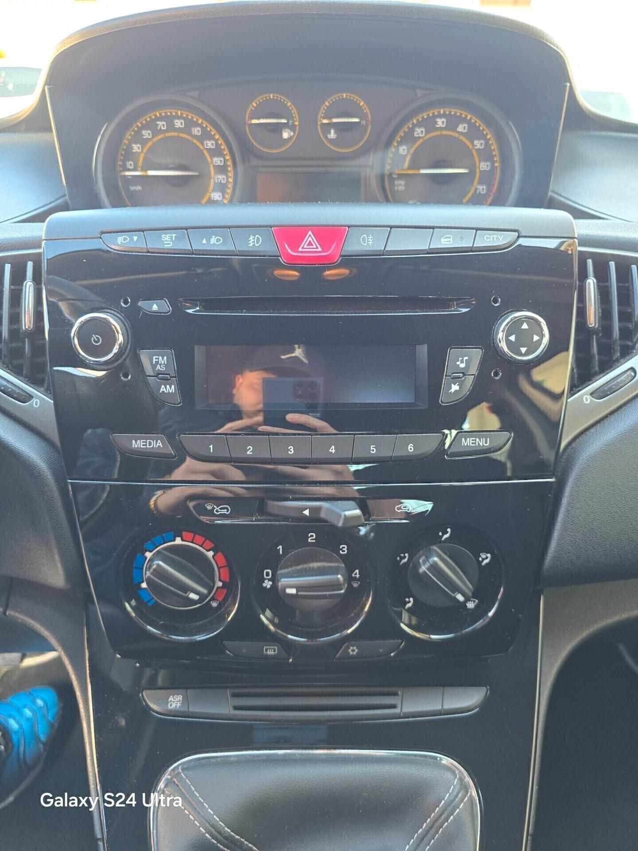 Lancia Ypsilon 1.2 69 CV 5 porte S Momodesign