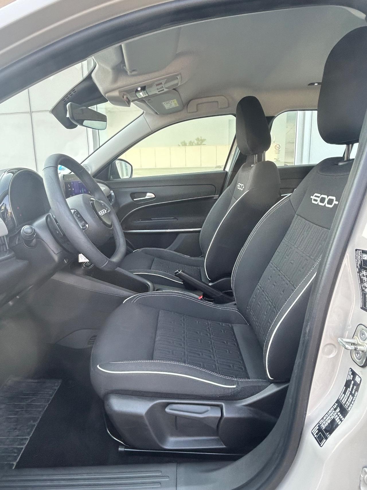Fiat 600 Hybrid 110 CV DCT MHEV Business