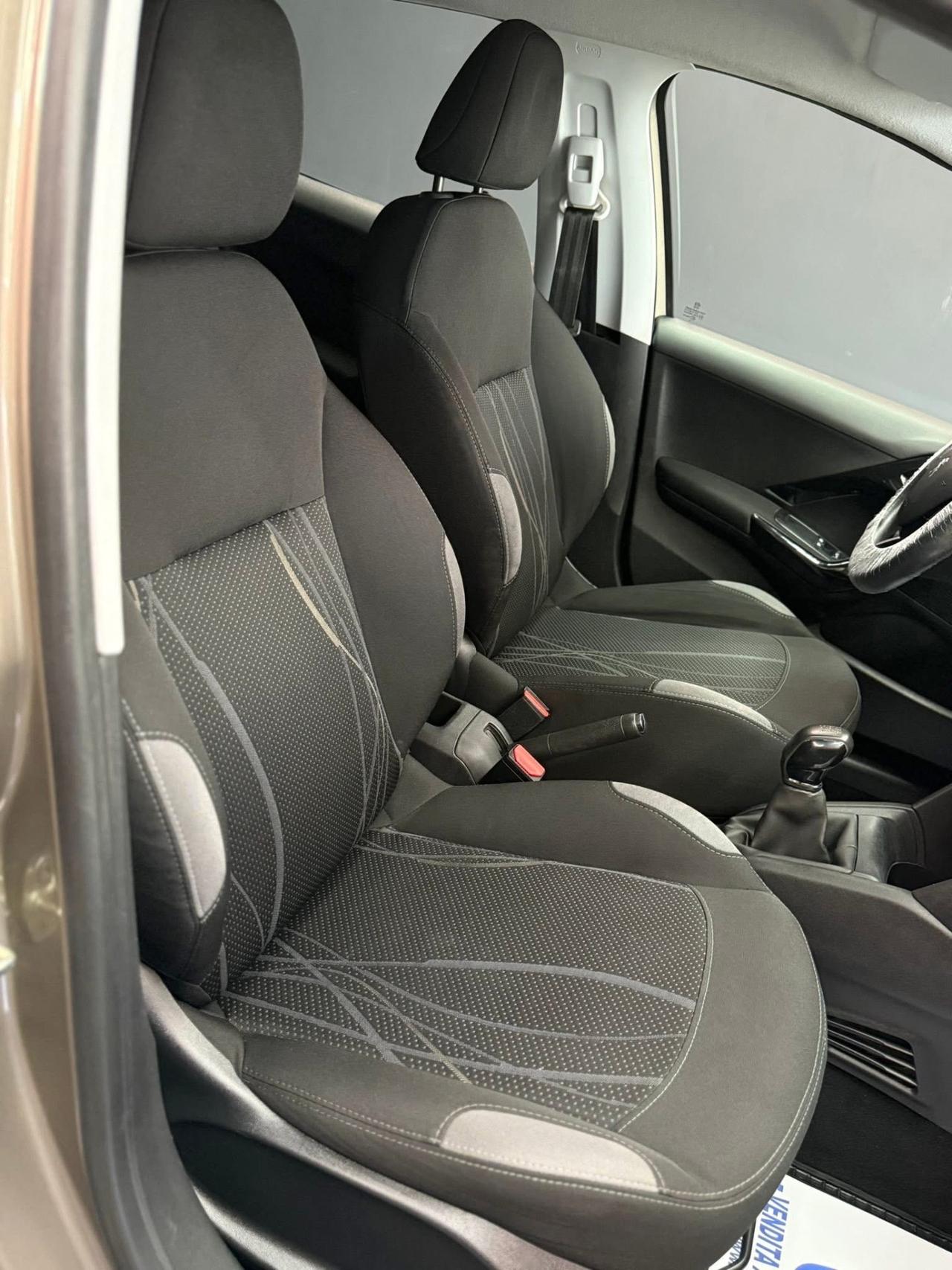 Peugeot 208 1.6 HDi 92 CV Allure 2014