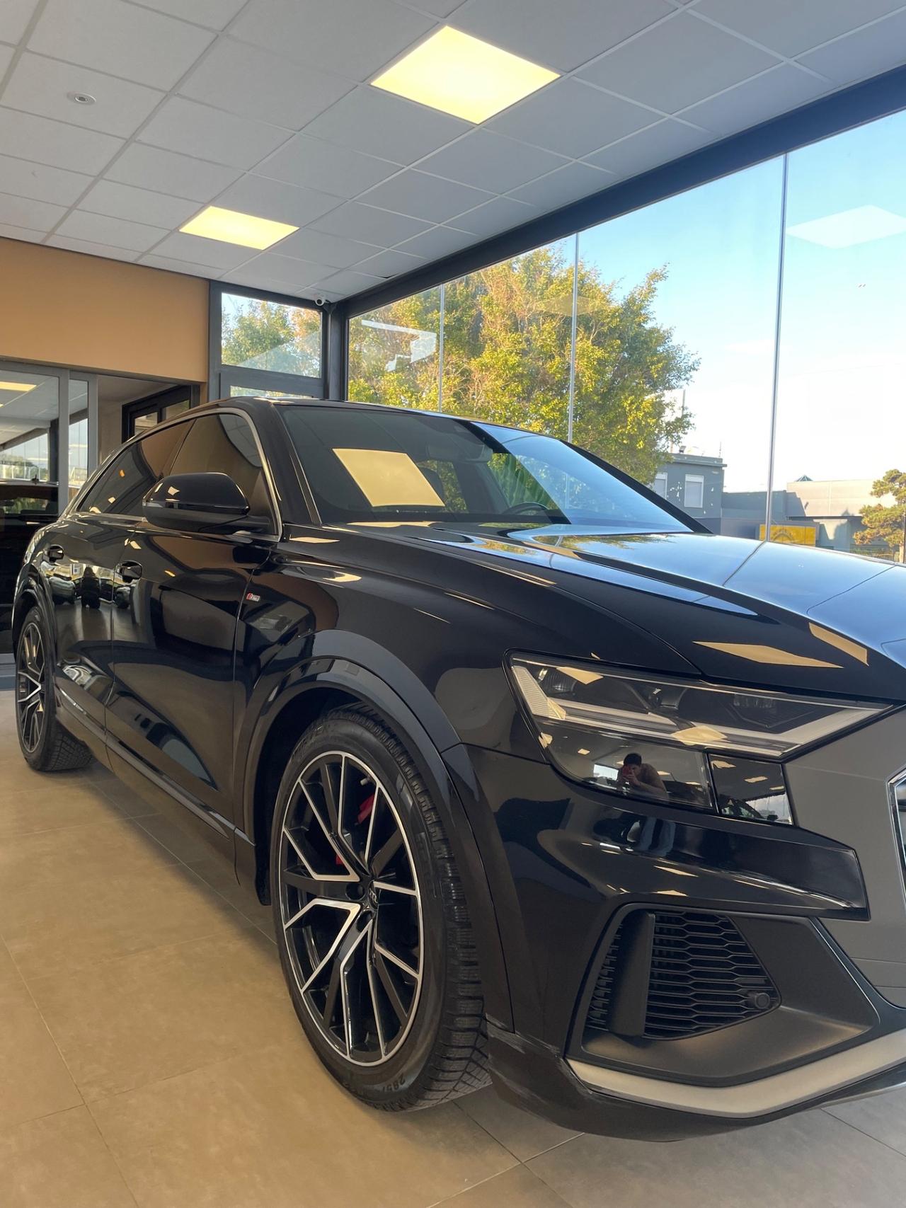 Audi Q8 55 TFSI quattro tiptronic Sport