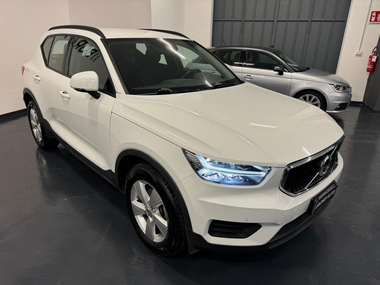 Volvo XC40 T2 Momentum Pro PREZZO REALE!!