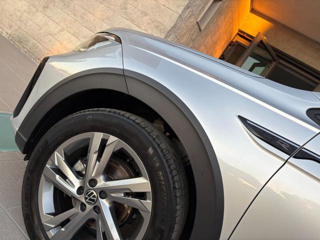 VOLKSWAGEN Taigo 1.0 TSI 110 CV DSG R-Line TETTO APR/PAN