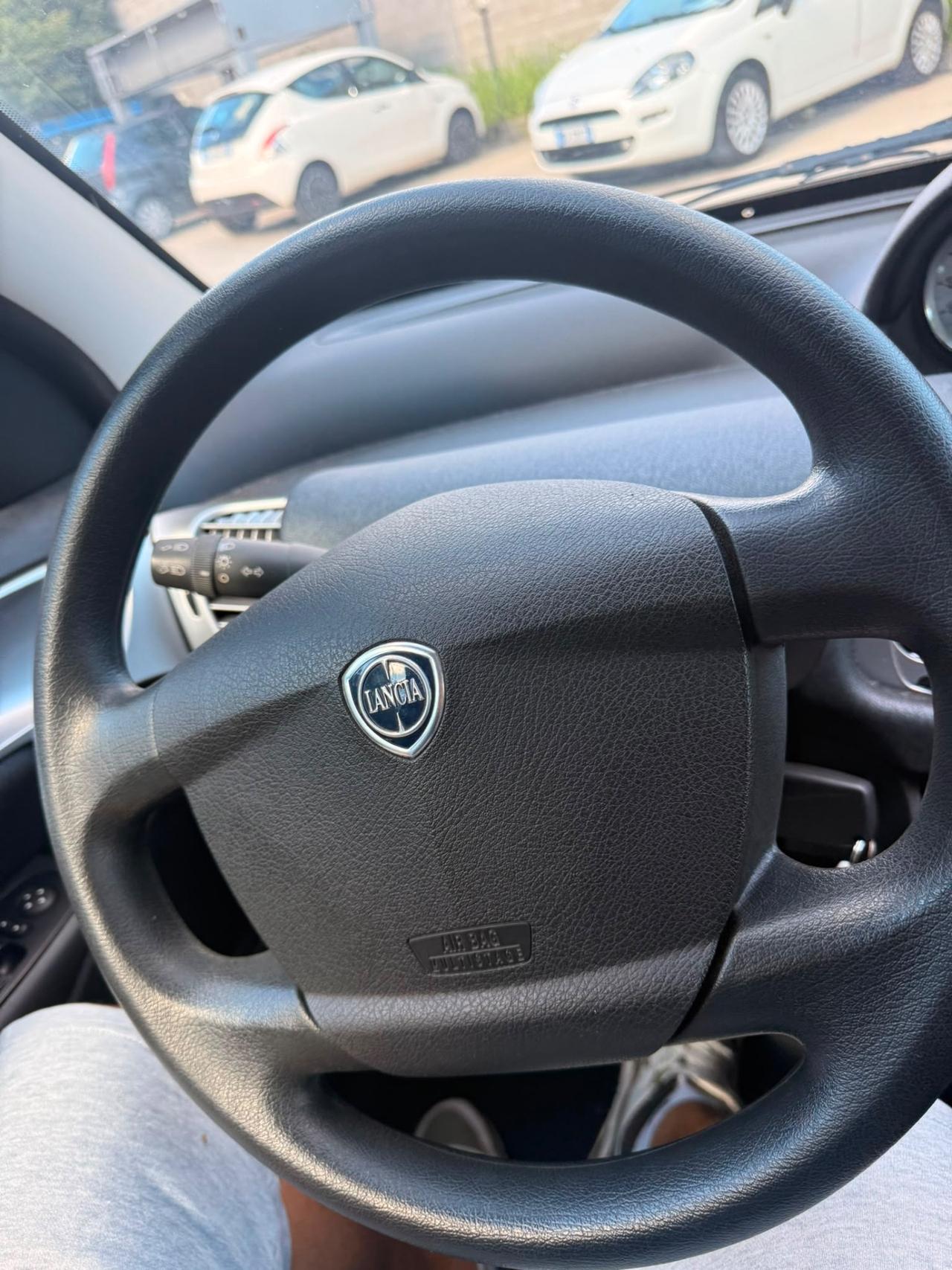 Lancia Ypsilon 1.2 Argento (Su appuntamento)