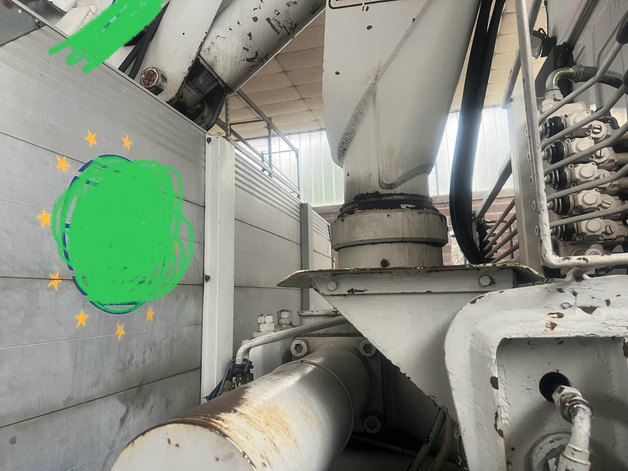 Iveco EuroTech Cursor Scarrabile Con Gru