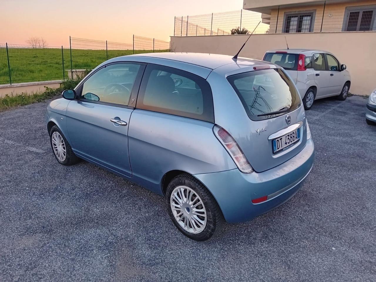 Lancia Ypsilon 1.3 MJT 75 CV Oro