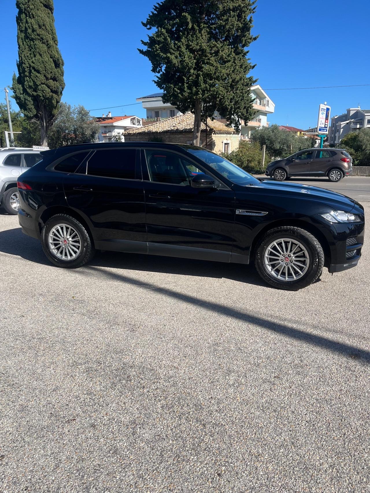 Jaguar F-Pace 2.0 D 180 CV AWD aut. Pure