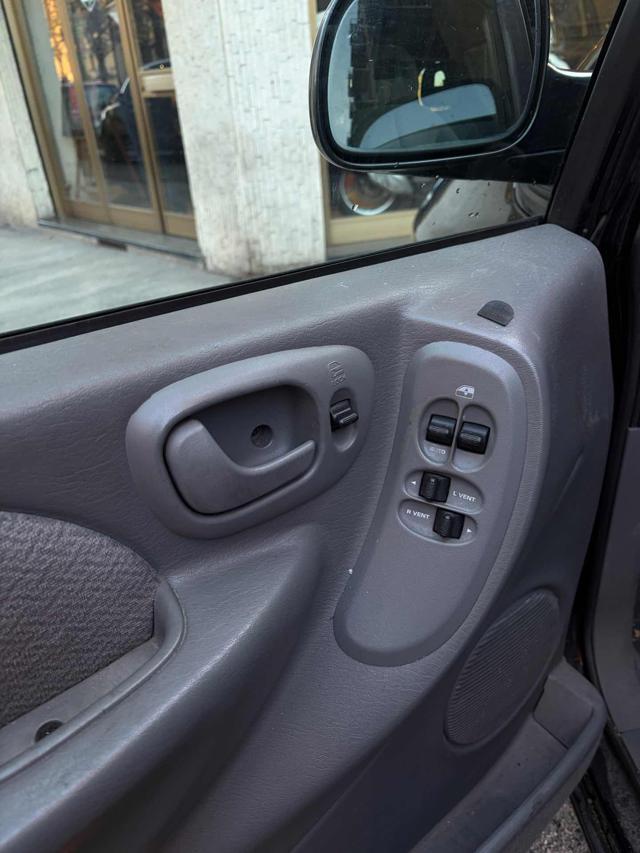 CHRYSLER Voyager 2.5 CRD cat LX