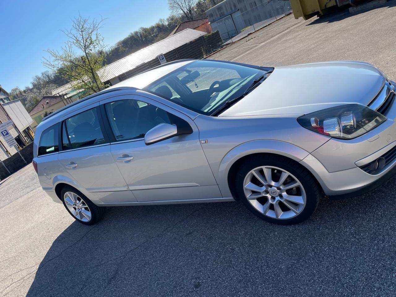 Opel Astra 1.6 16V Twinport 5 porte Cosmo