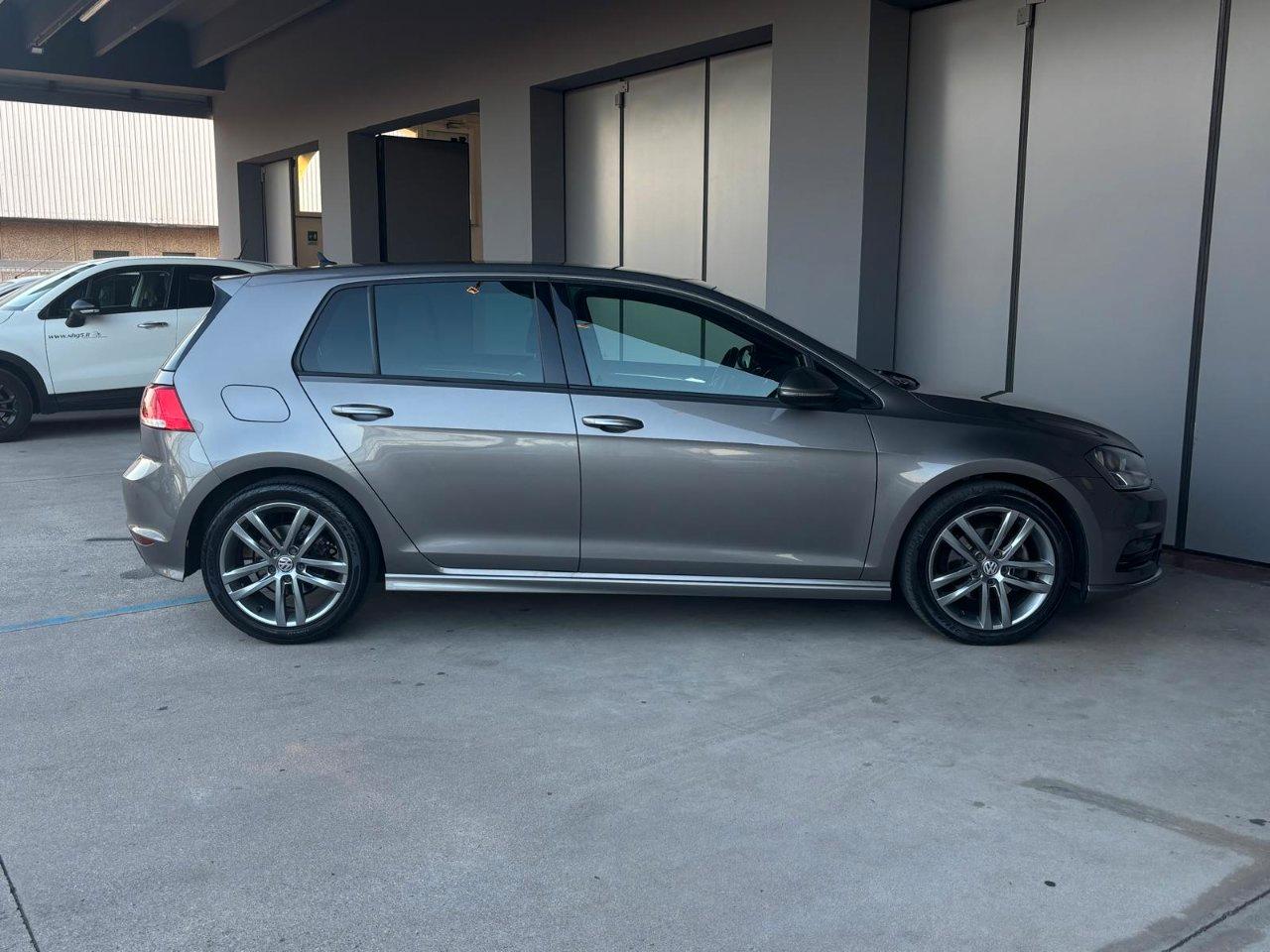 Volkswagen Golf 5 Porte Golf 5p 1.6 tdi Sport Edition 110cv R-Line