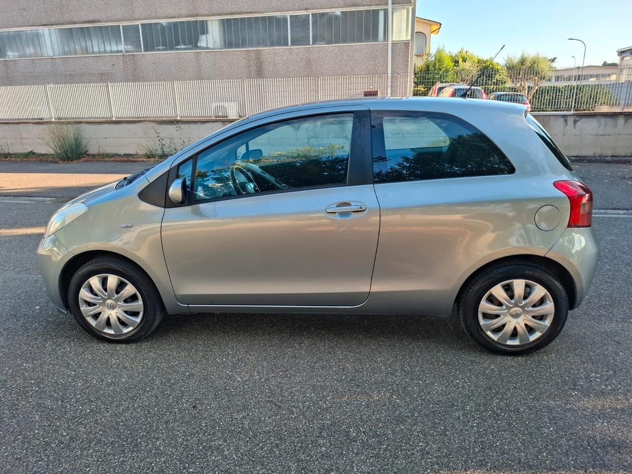 Toyota Yaris 1.0 3 porte 09 SOLO 116.000 KM Navigatore