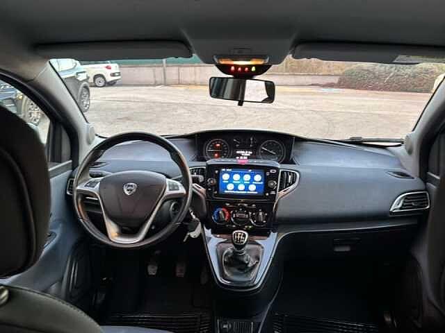 Lancia Ypsilon 1.0 FireFly 5 porte S&S Hybrid Ecochic Gold