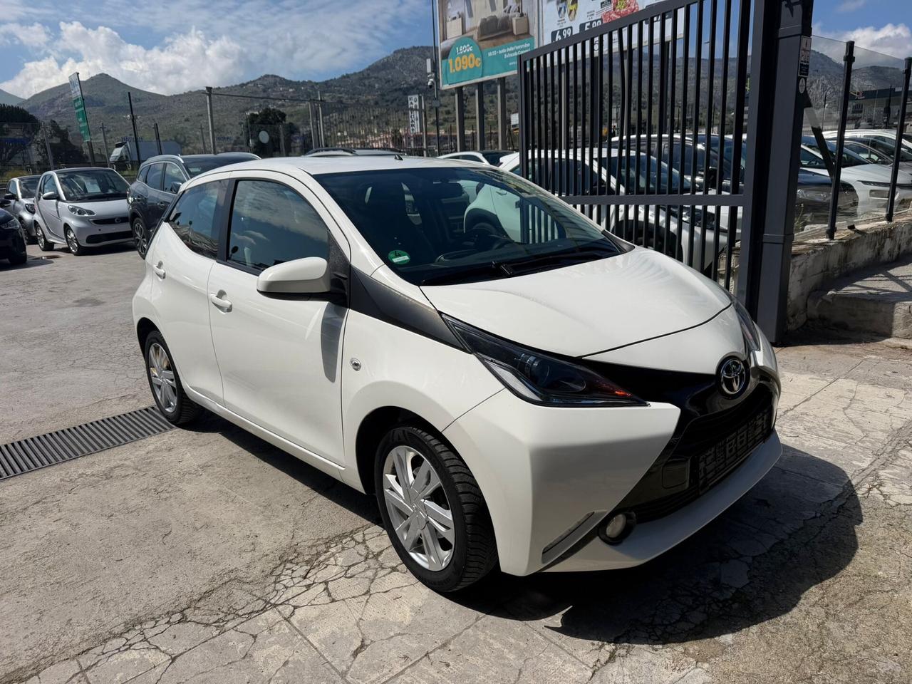 Toyota Aygo 1.0 VVT-i 69 CV 5 porte x-clusiv