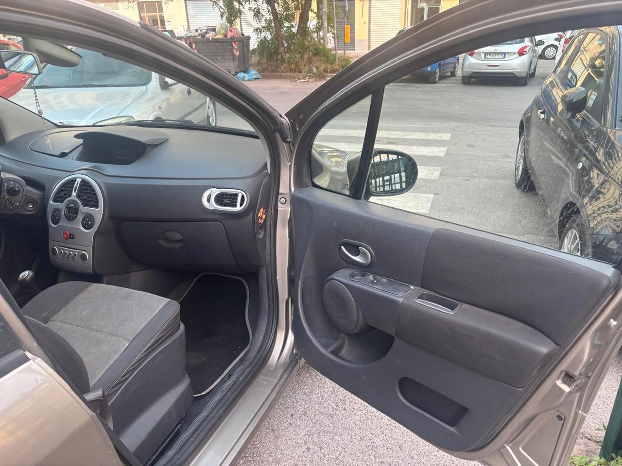 Renault Modus Grand 1.5 dCi 85CV Dynamique