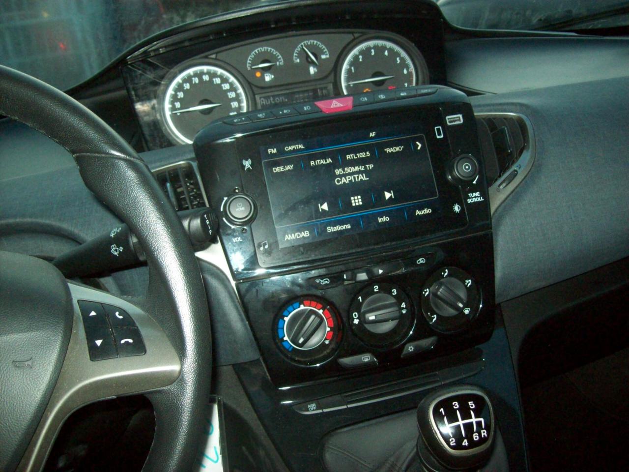 Lancia Ypsilon 1.0 FireFly 5 porte S&S Hybrid Gold