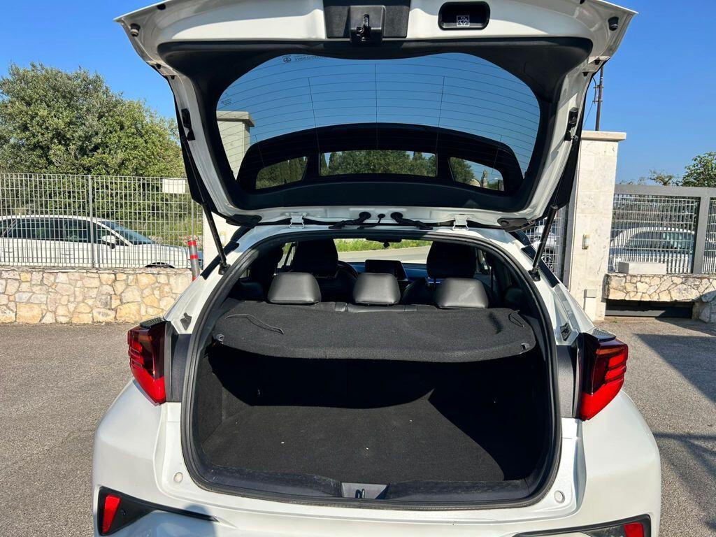 Toyota C-HR 2.0 Hybrid E-CVT Style