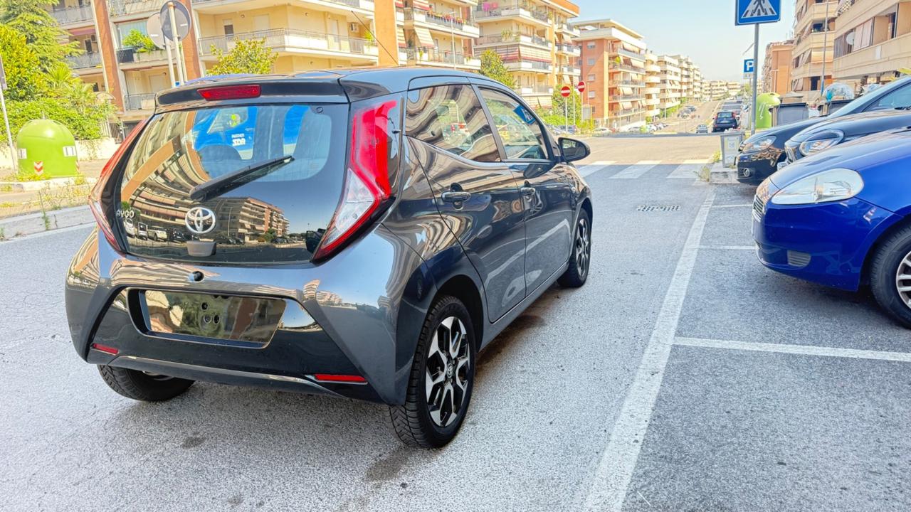 Toyota Aygo 1.0 VVT-i 72 CV 5 porte x-play LED NAVI CAR PLAY KAMER PDC BLUETOOTH CERCHI 16