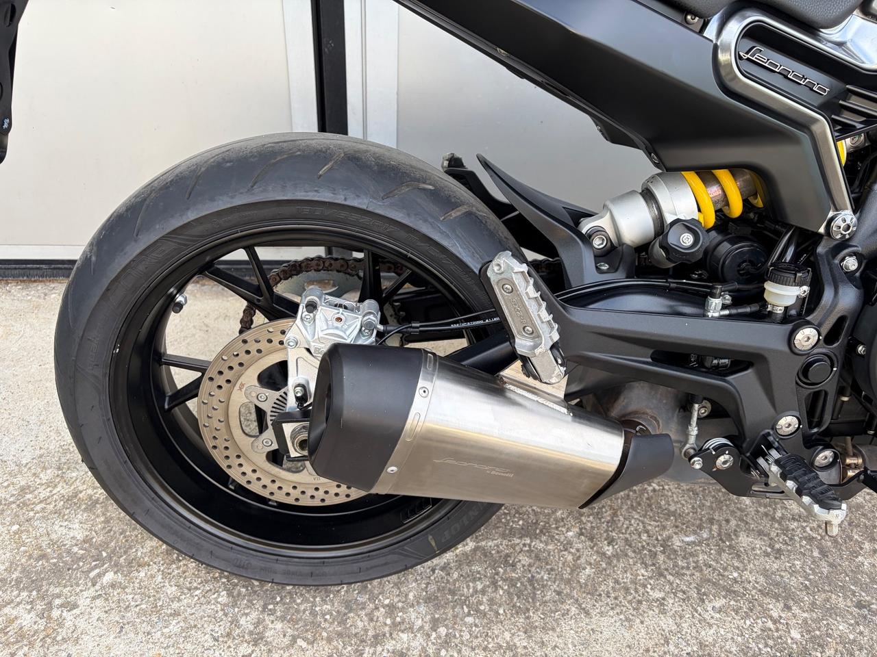 Benelli Leoncino 800