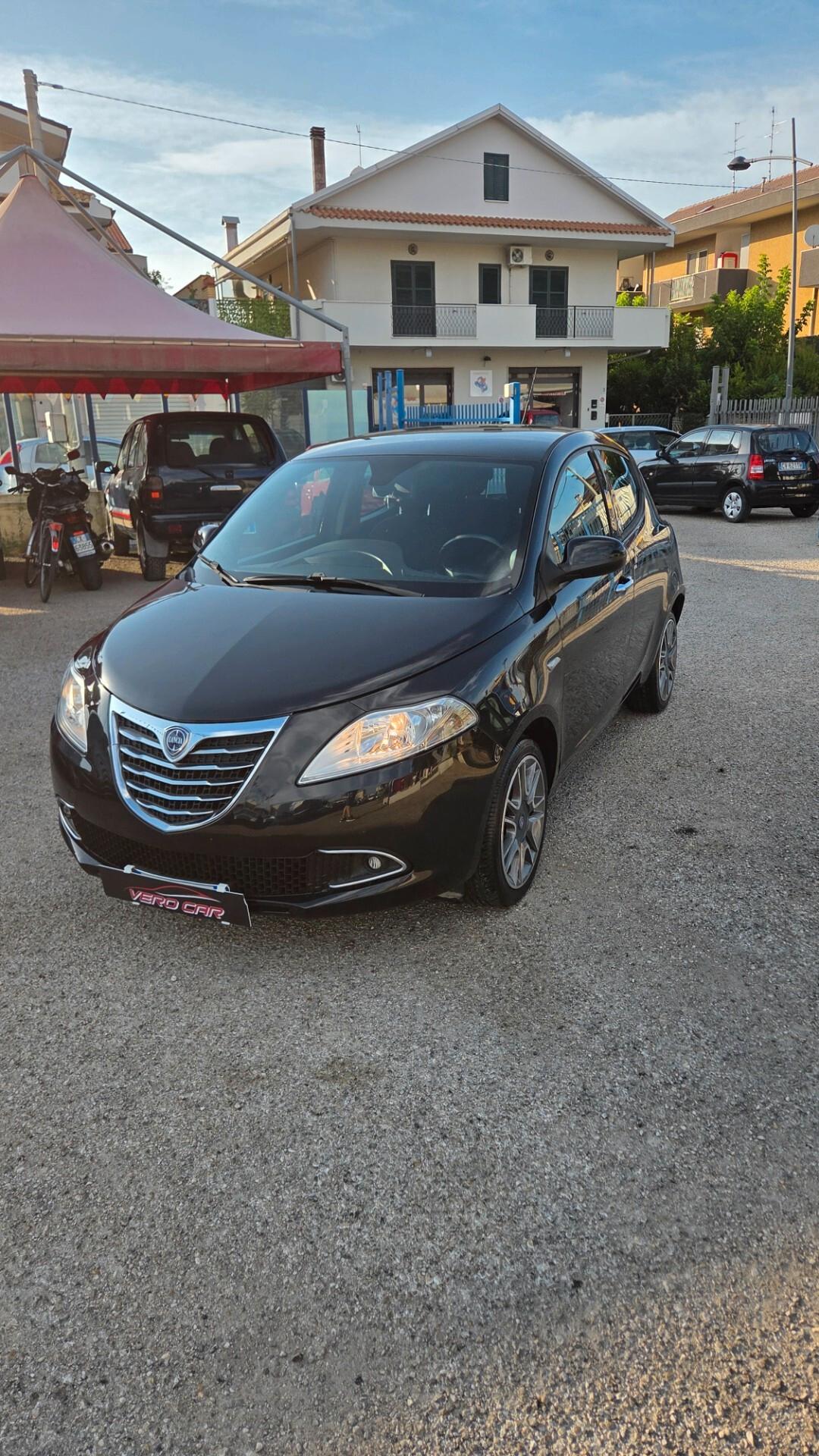 Lancia Ypsilon 1.2 69 CV 5 porte GPL Ecochic Platinum
