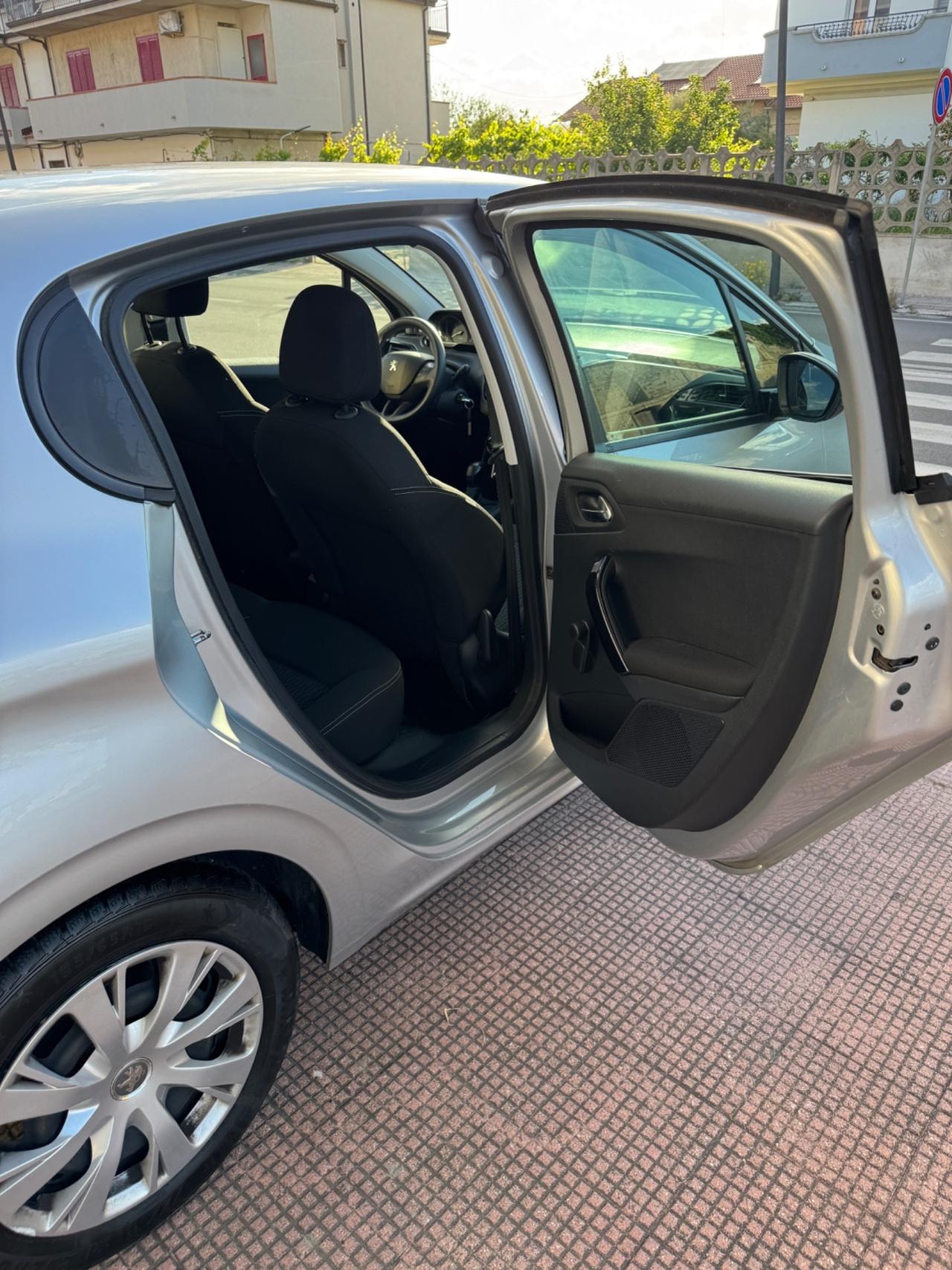 Peugeot 208 PureTech 82 5 porte Allure