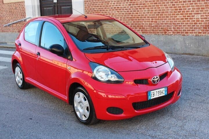 Toyota Aygo 1.0 VVT-i 5 porte Red Edition CLIMATIZZATA UNICA UTILIZZATRICE ESTETICA ESEMPLARE