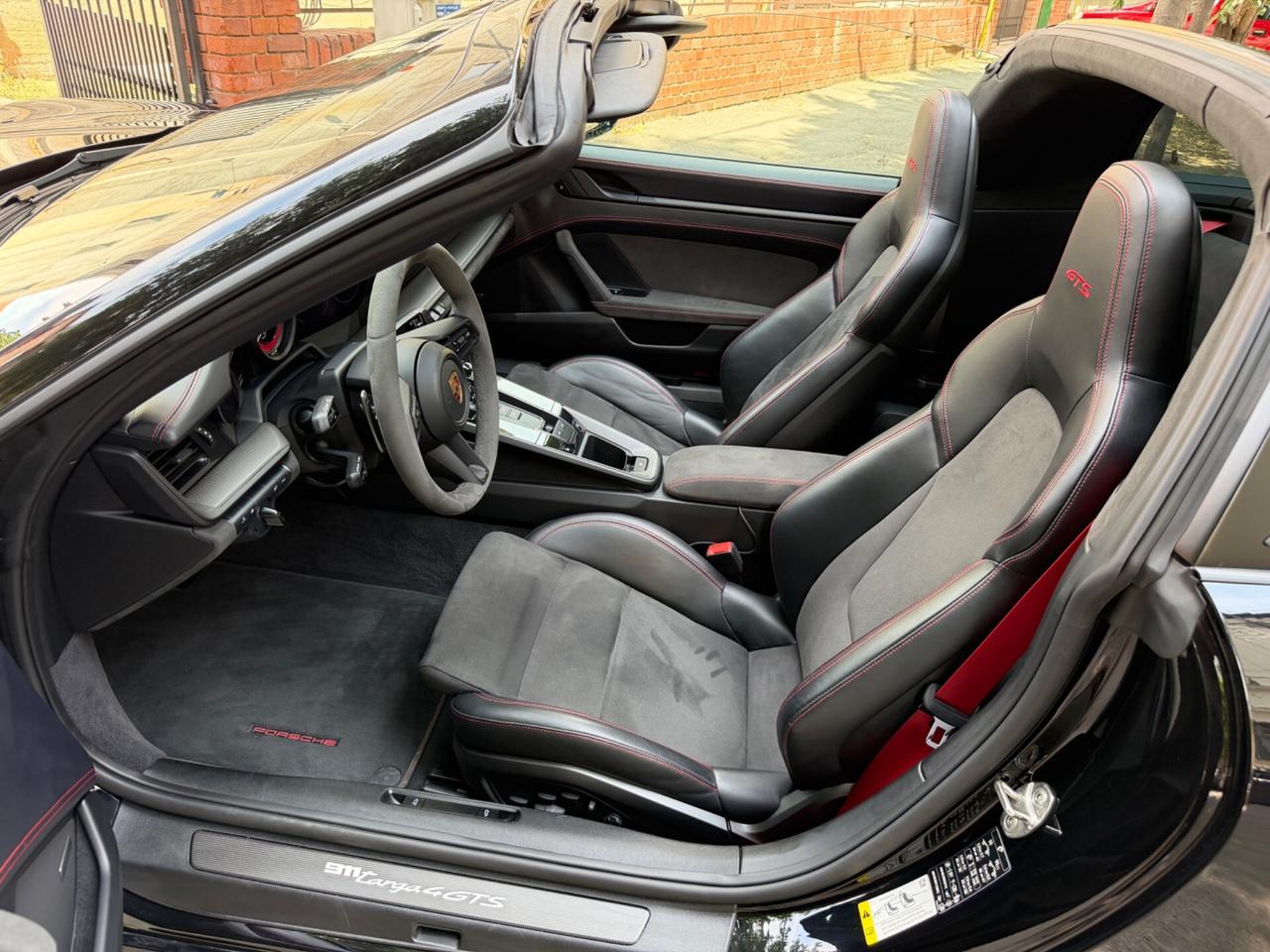 Porsche 911 992 Targa 4 GTS Total Black P. Approved