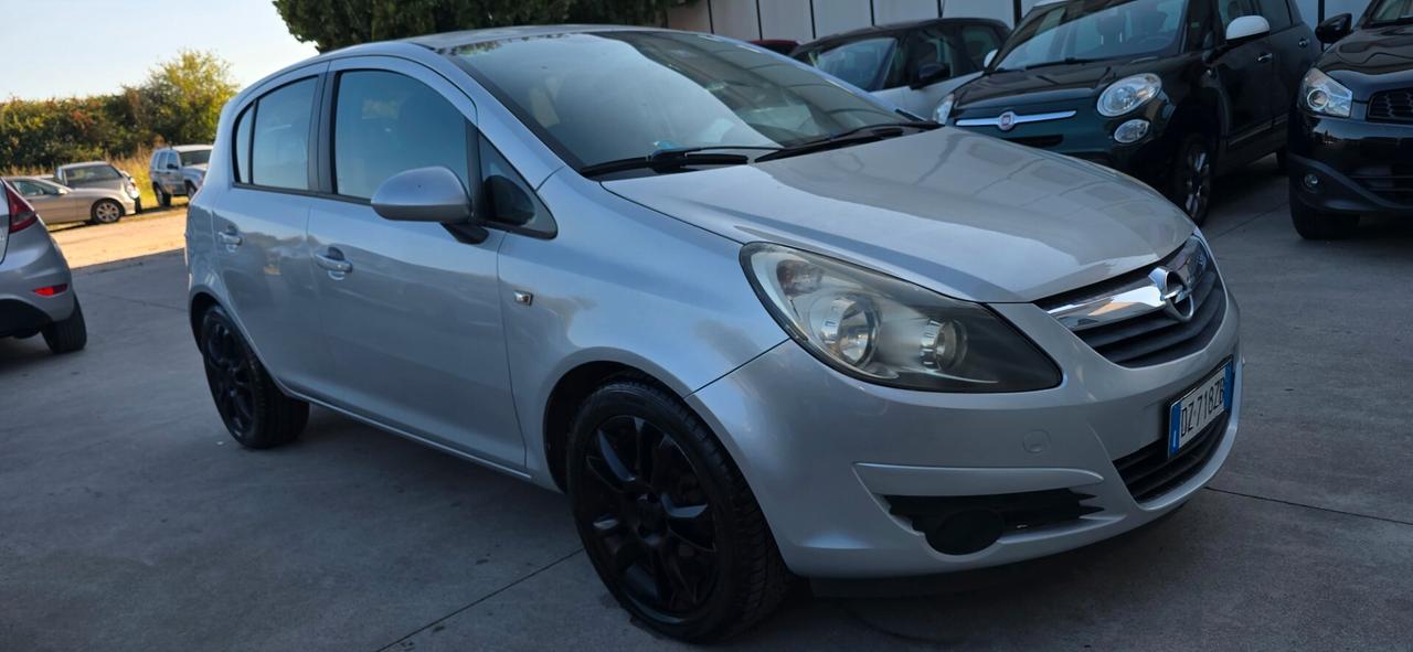 Opel Corsa 1.4 16V 5 porte Cosmo