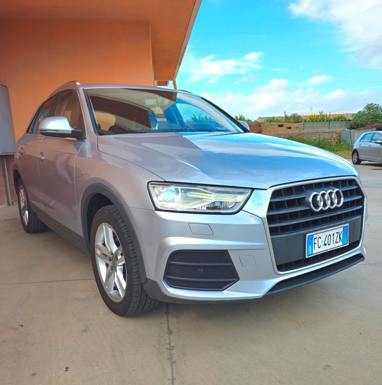 Audi Q3 2.0 TDI 120 CV Business