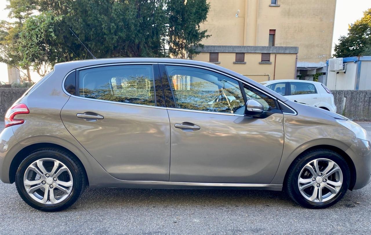 Peugeot 208 1.2 VTi 82 CV 5 porte Allure