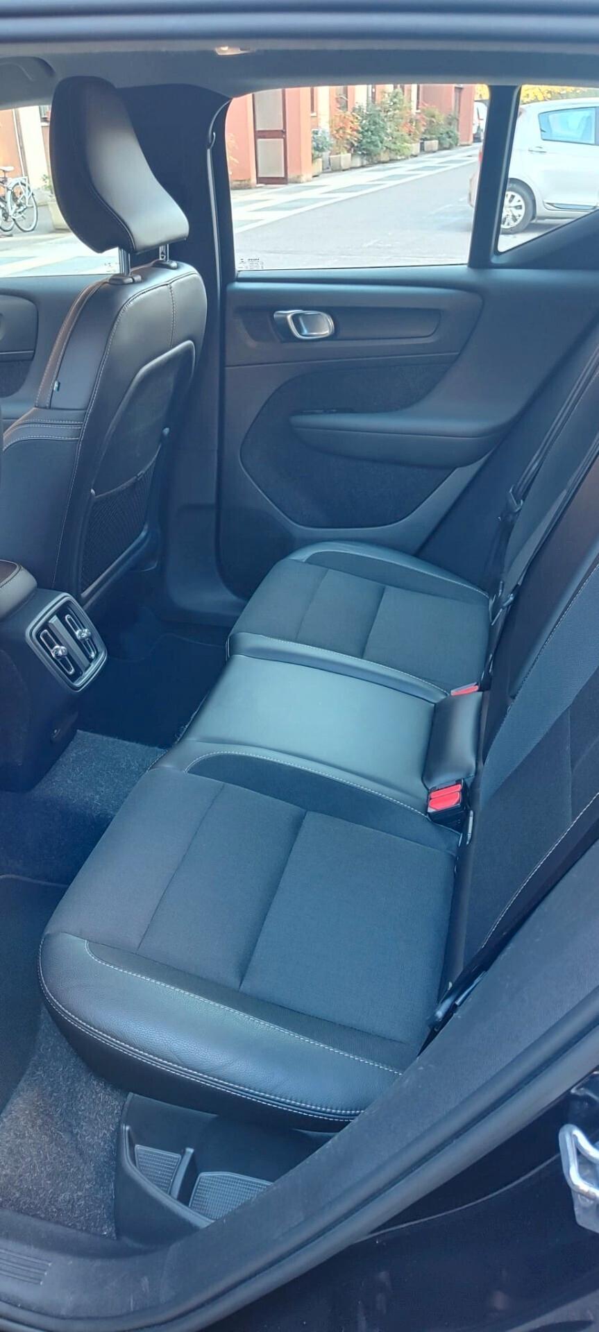 Volvo XC40 D4 AWD Geartronic Momentum